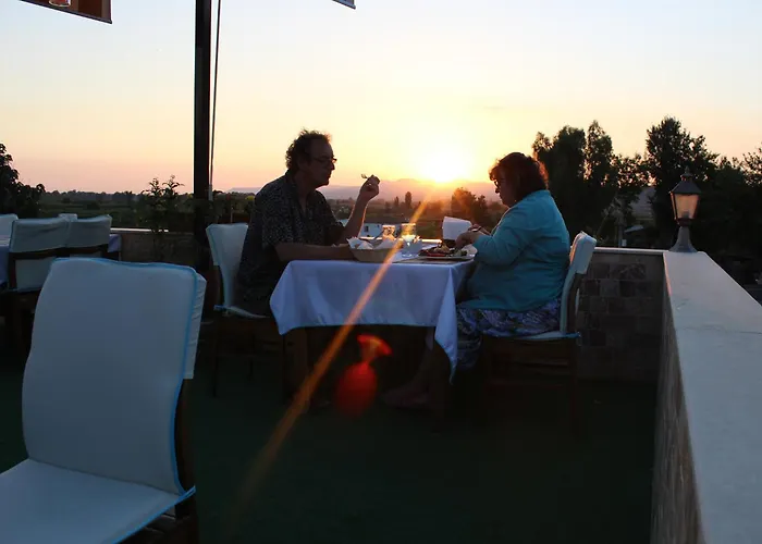 Rebetika Hotel & Bistro
