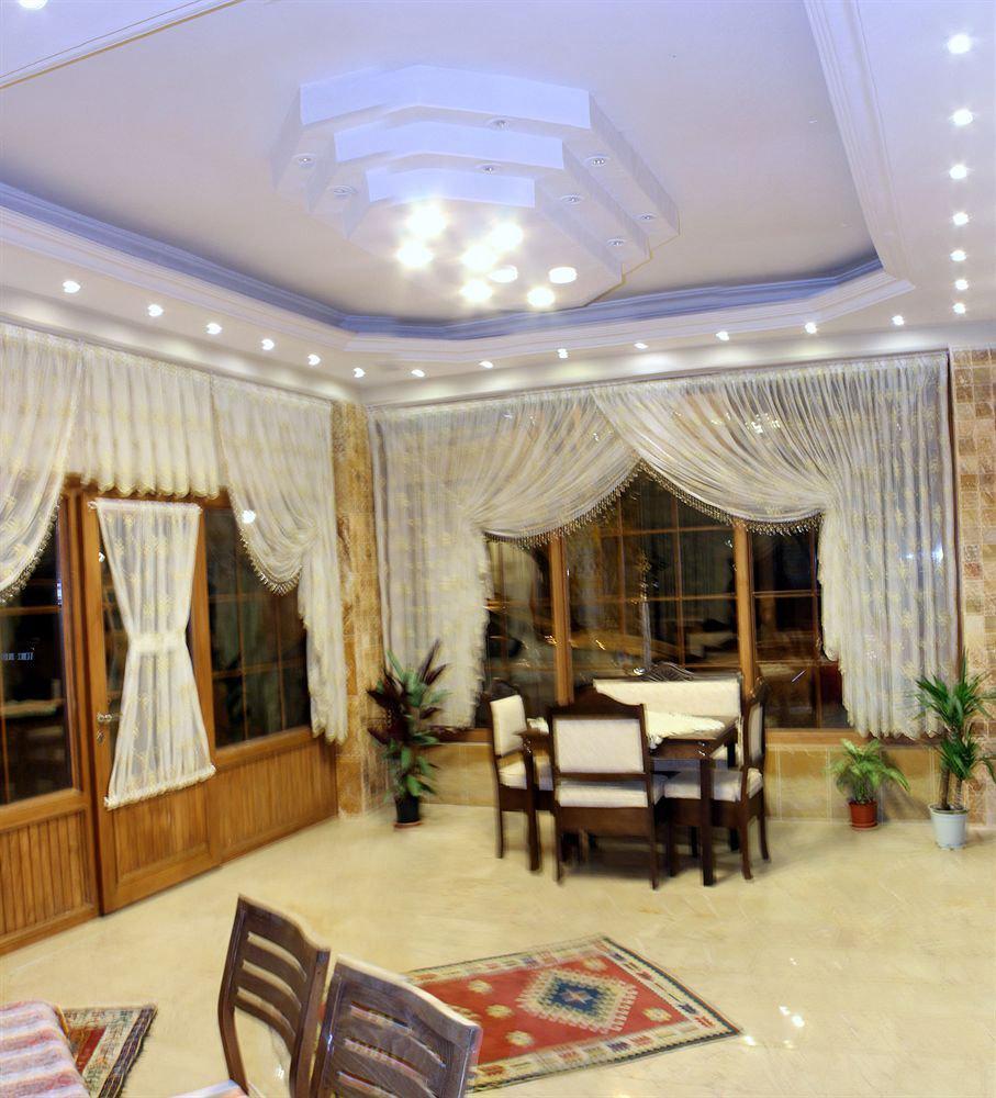 מלון Rebetika & Bistro 3*
