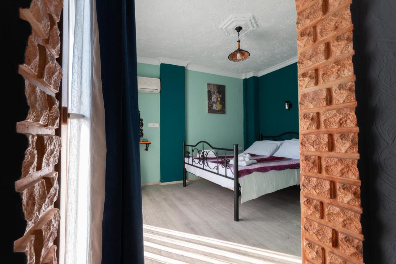 Rebetika & Bistro Отель