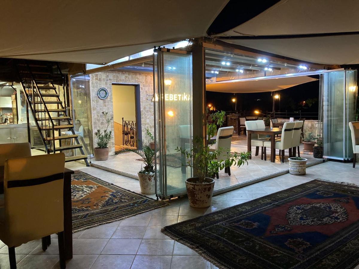 Отель Rebetika & Bistro 3*