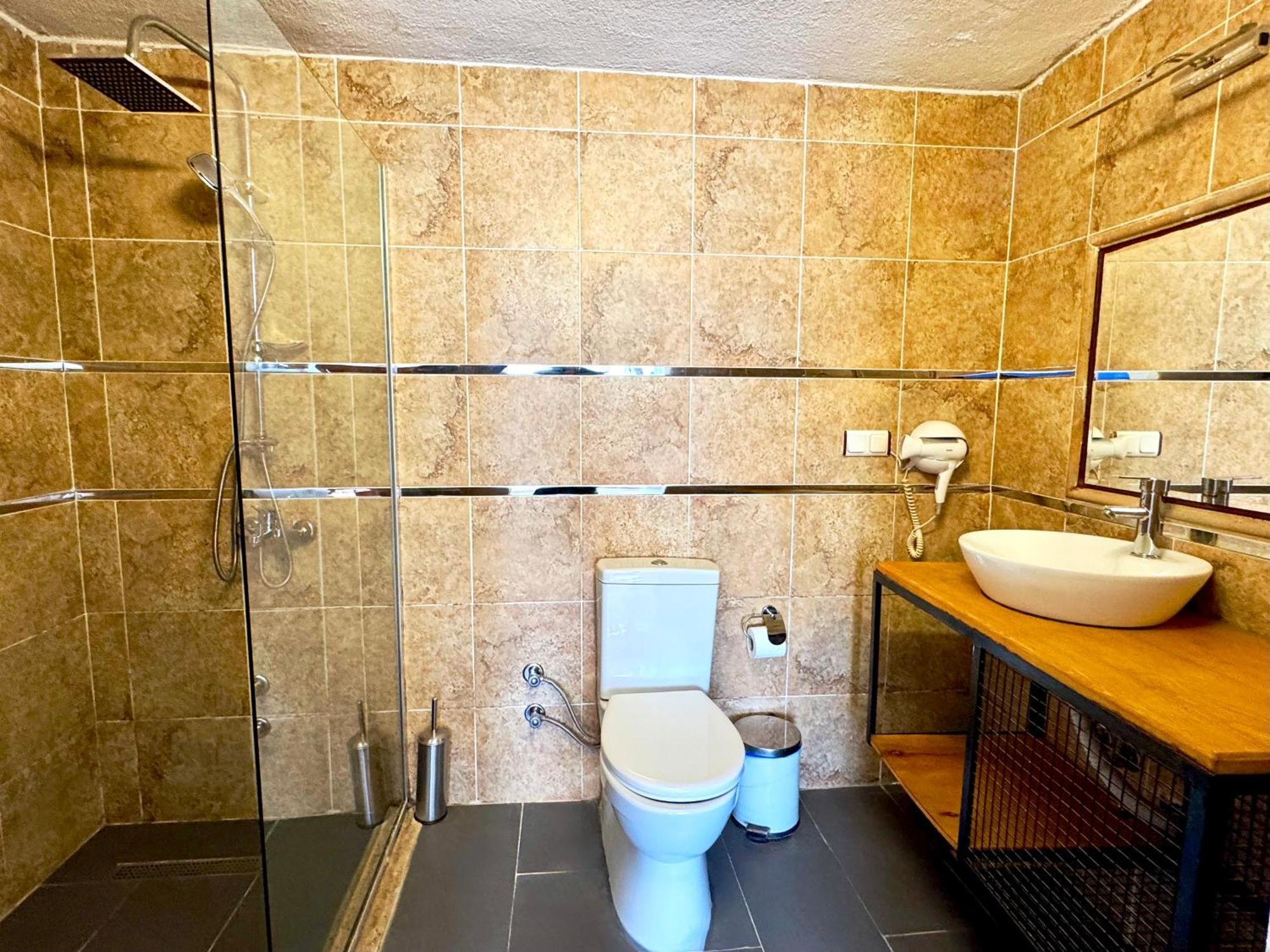 Отель Rebetika & Bistro 3*