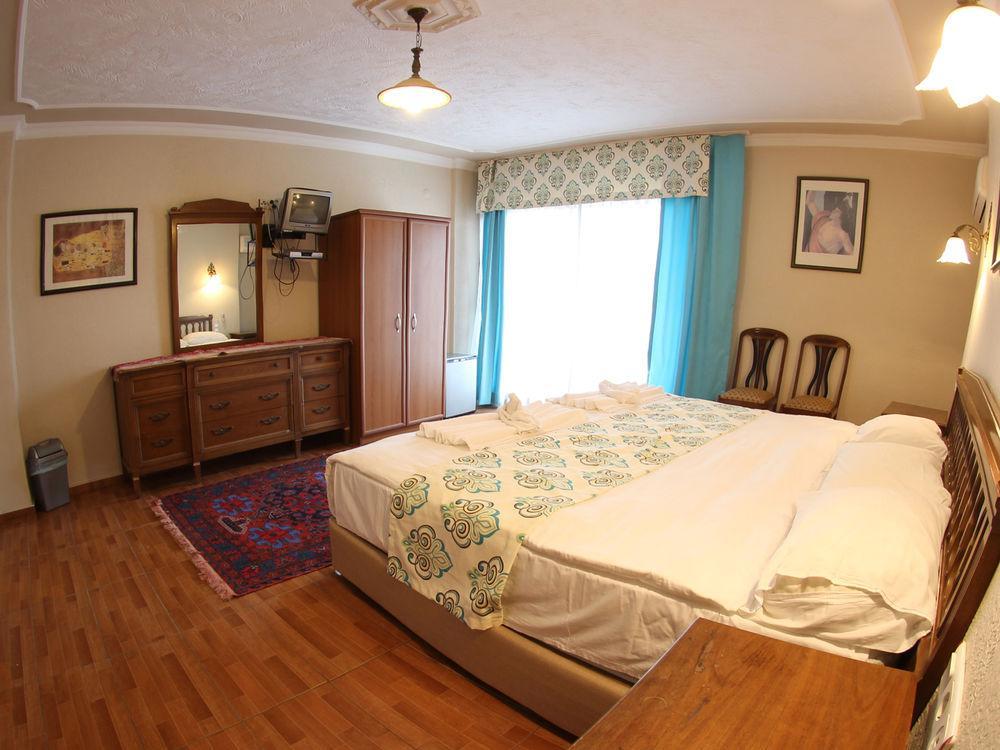 Rebetika & Bistro Otel 3*