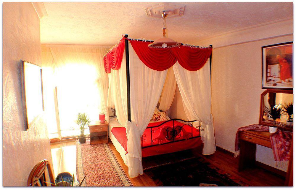 Rebetika & Bistro Готель 3*